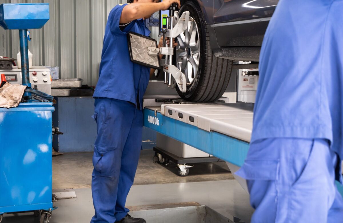 5 Signs Your Vehicle Needs a Wheel Alignment ASAP